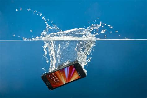 What To Do If You Drop Your Phone in Water 